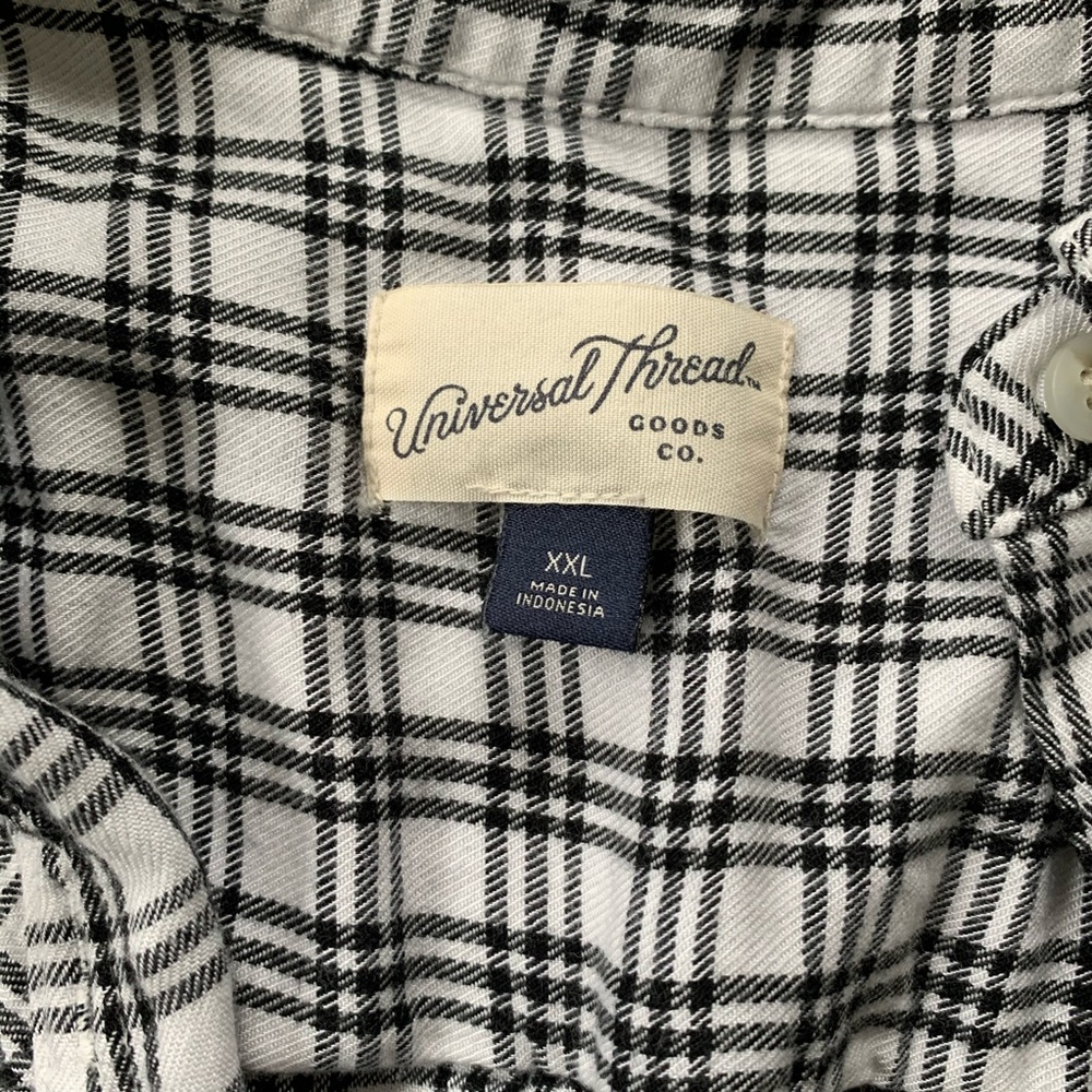 Universal Thread button down- excellent condition - Picture 2 of 3